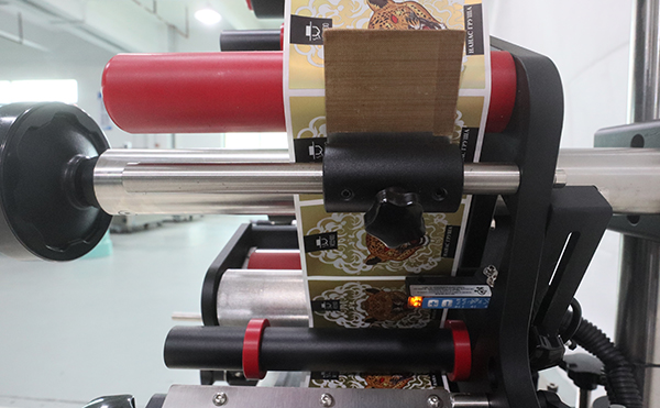 平面貼標機,貼標機,全自動貼標機