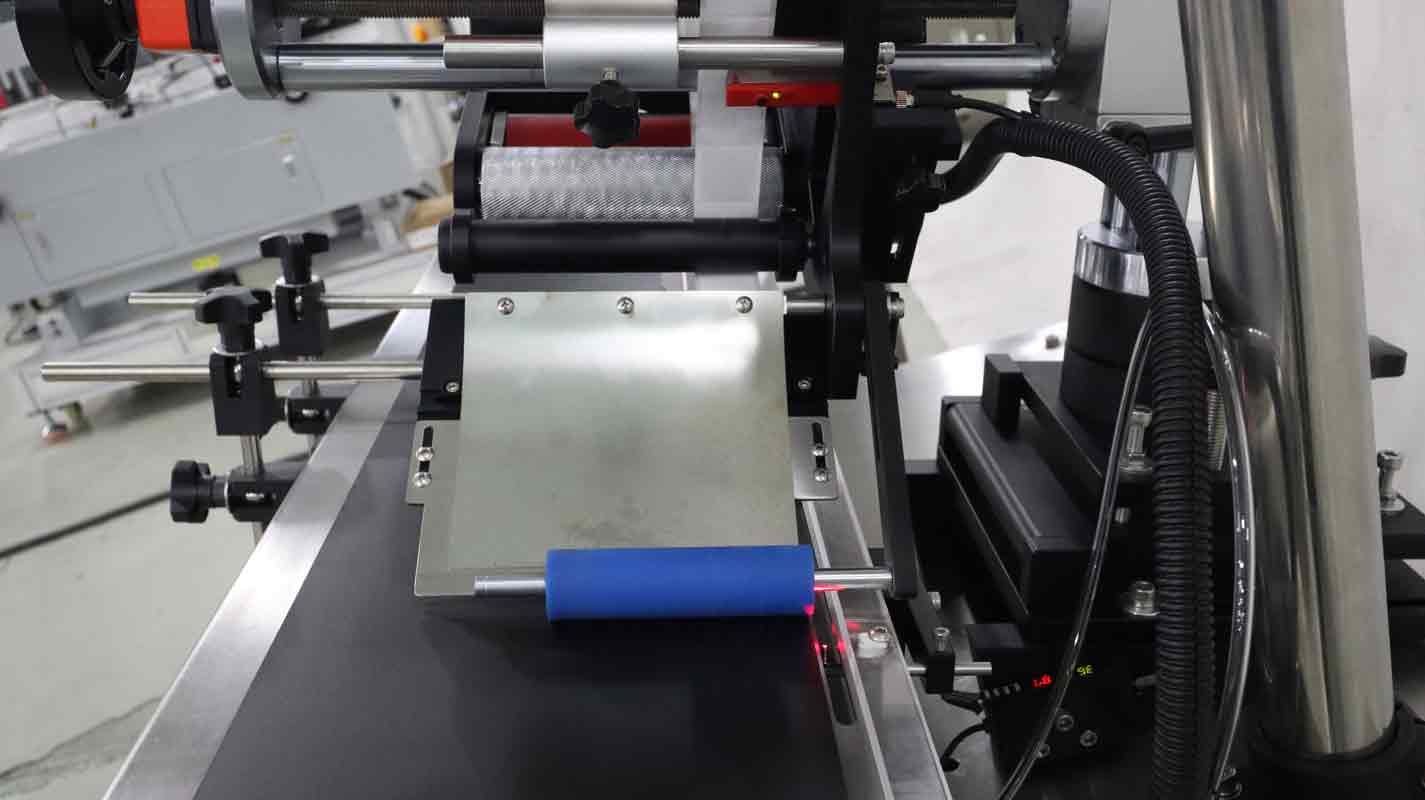 全自動上下面貼標(biāo)機(jī),貼標(biāo)機(jī)設(shè)備,平面貼標(biāo)機(jī)