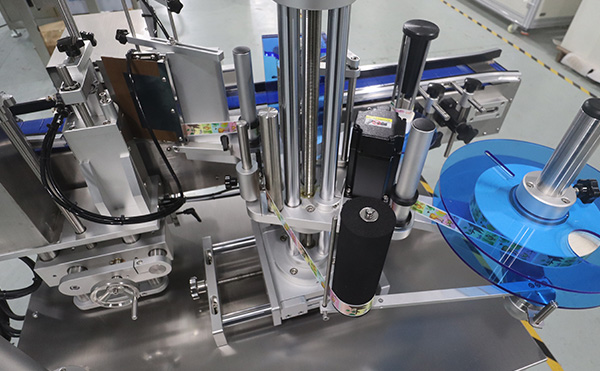 圓瓶貼標(biāo)機(jī),貼標(biāo)機(jī)設(shè)備,全自動(dòng)貼標(biāo)機(jī)