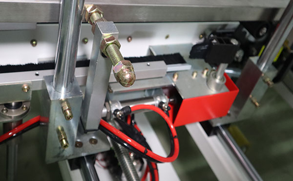 自動(dòng)折蓋封箱機(jī),封箱機(jī),封箱機(jī)廠家，佼佼者自動(dòng)化